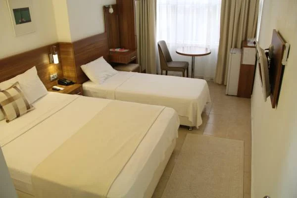 Triple, Şehir Manzaralı,